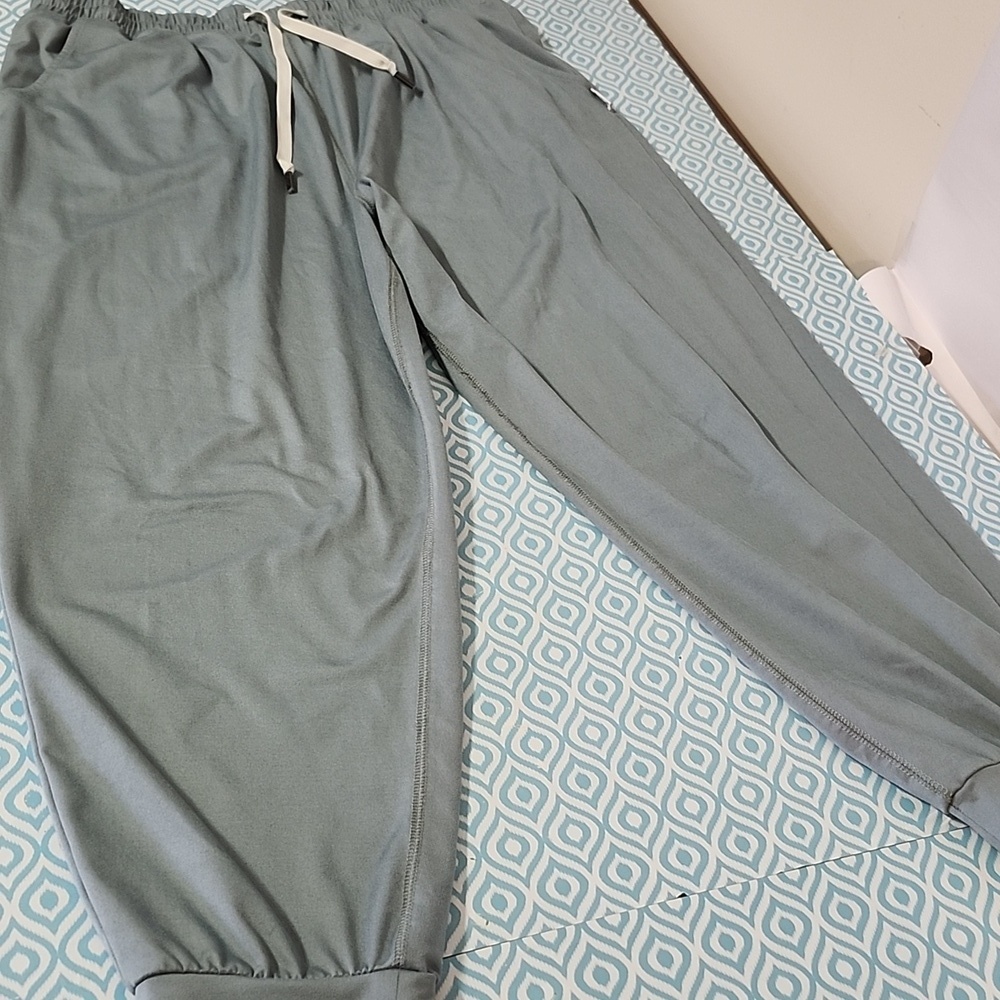 Feat Women’s Jogger in SeaFoam Green Size 1X Athleisure Cozy